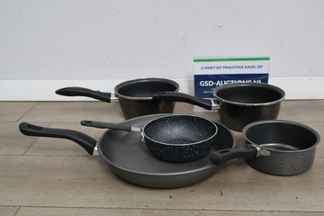 Afbeelding van Keukengerei set met pannen en koekenpan