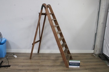 Afbeelding van Houten trapladder met zeven treden