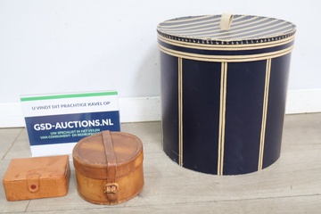 Afbeelding van Set vintage hoedendozen en kleine lederen dozen