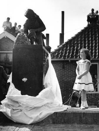 Prinses Margriet onthult het beeld van Hansje Brinker