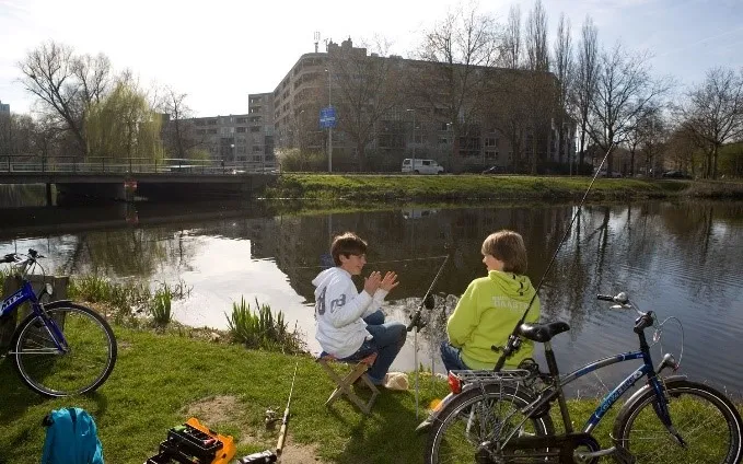 Vissende jongeren