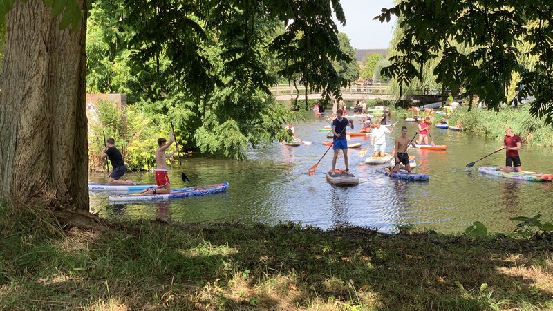 Studenten suppen tijdens introductieweek Leeuwarden