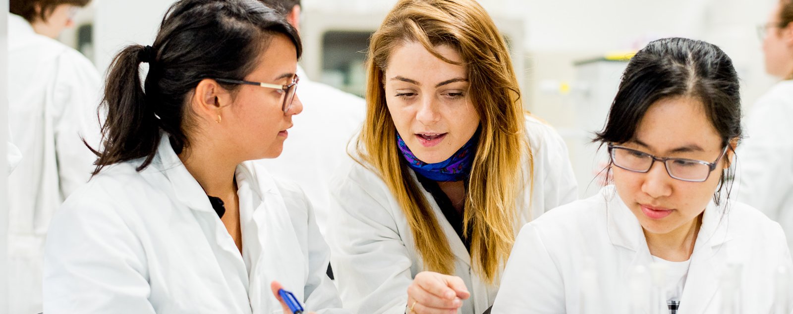 Studenten Voedingsmiddelentechnologie in Leeuwarden van Hogeschool Van Hall Larenstein