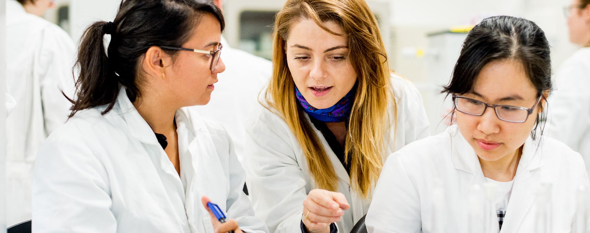 Studenten Voedingsmiddelentechnologie in Leeuwarden van Hogeschool Van Hall Larenstein