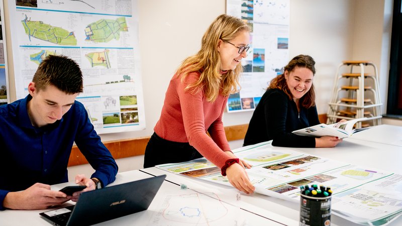 Studenten HVHL Management van de Leefomgeving in klaslokaal