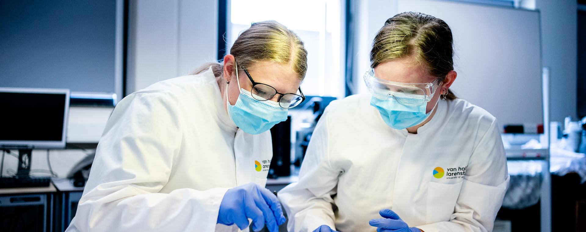 HVHL forensisch laboratorium onderzoek sporen studenten
