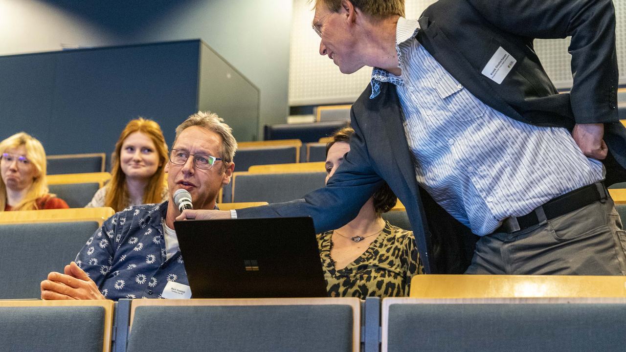 Vraaggesprek met het publiek met microfoon