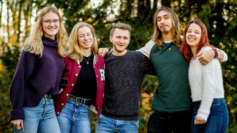 IDM_happy_students