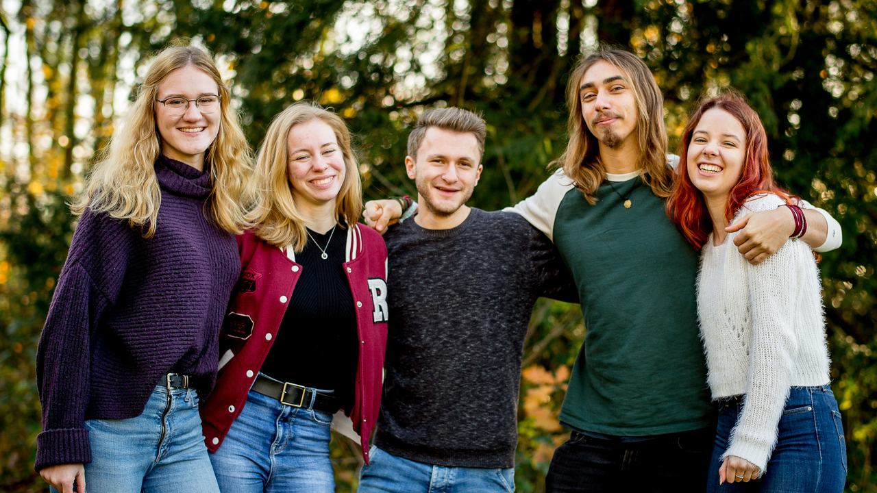 IDM_happy_students