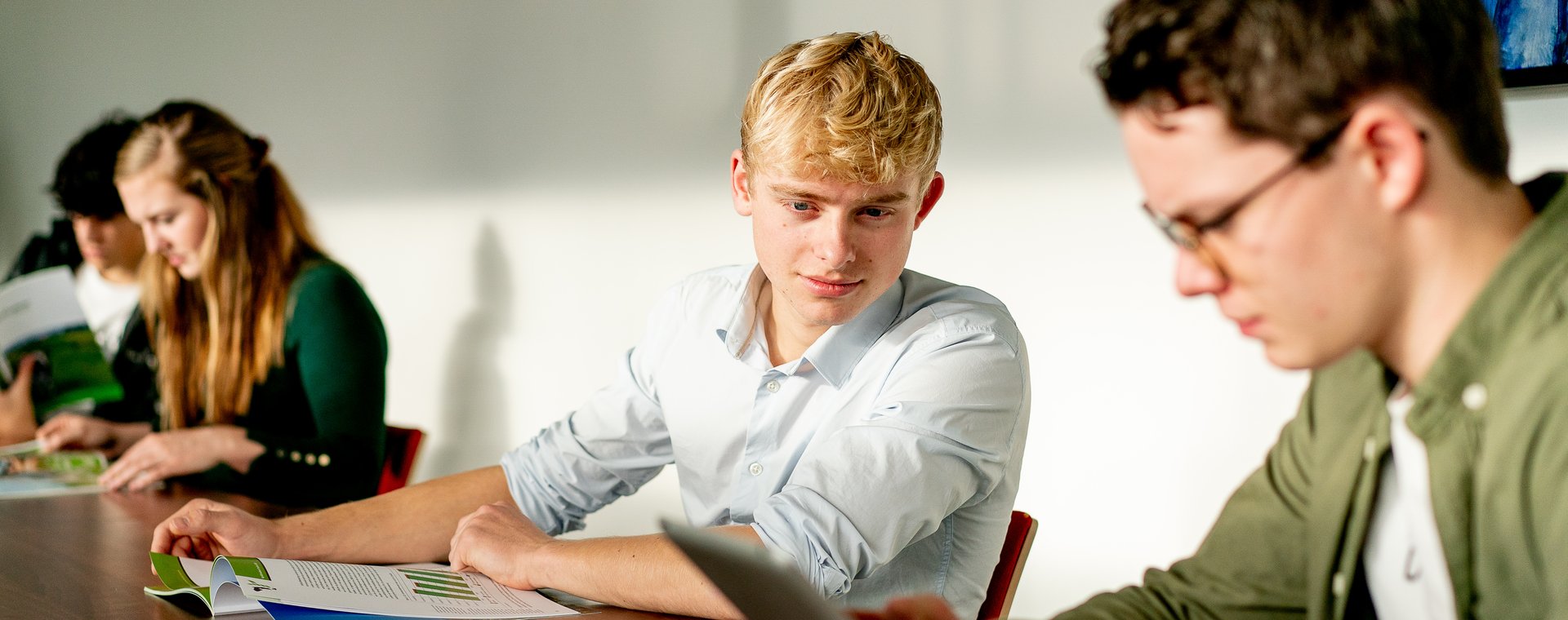 HVHL Bedrijfskunde en Agribusiness studenten werken aan een opdracht