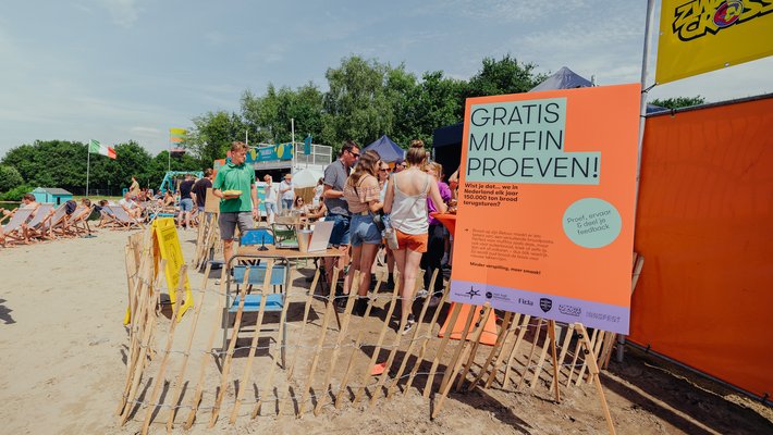 Studenten en onderzoekers HVHL testen retourbrood op Zwarte Cross