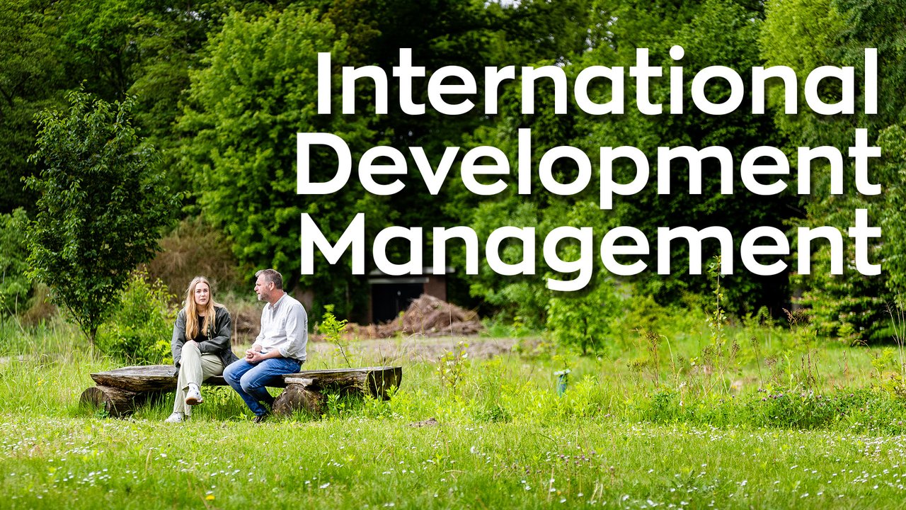 Studenten in video over International Development Management