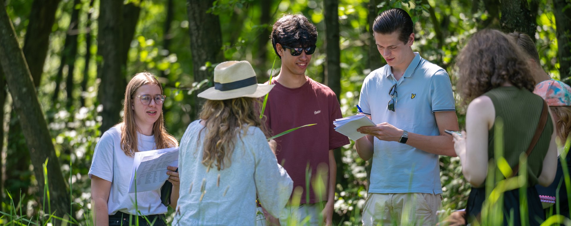 Studenten Mens & Natuur van Hogeschool Van Hall Larenstein aan het werk
