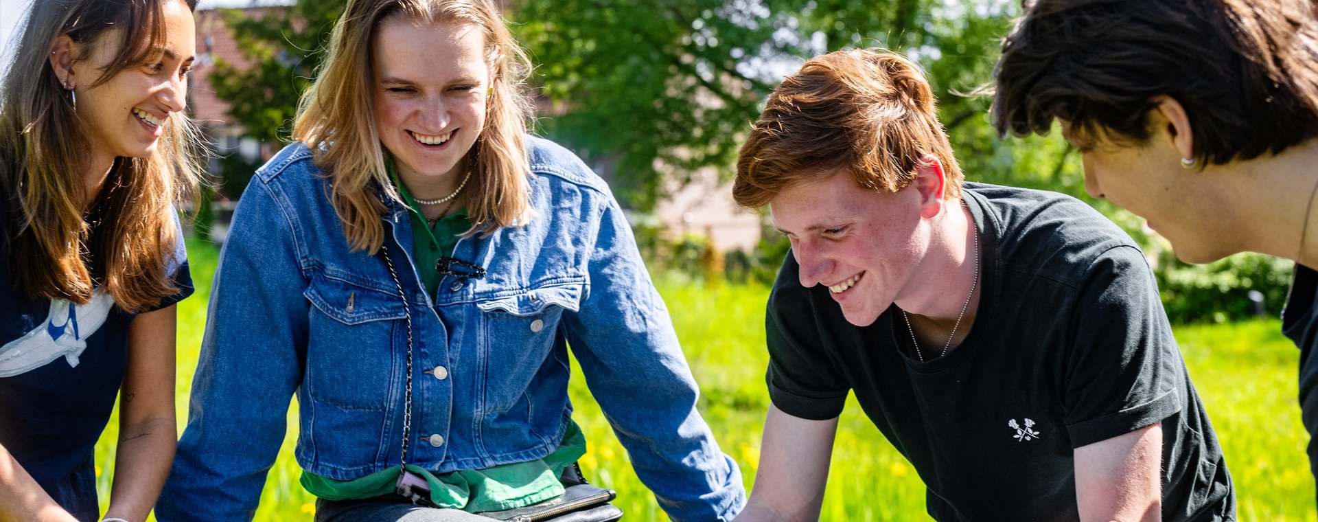 MvdL studenten buiten