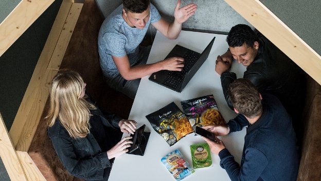 Bedrijfskunde en Agribusiness studenten in overleg