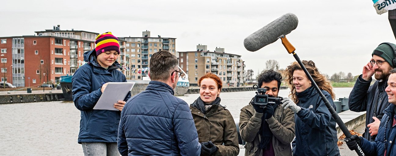 Groepje Masterstudenten River Delta Development op de kade