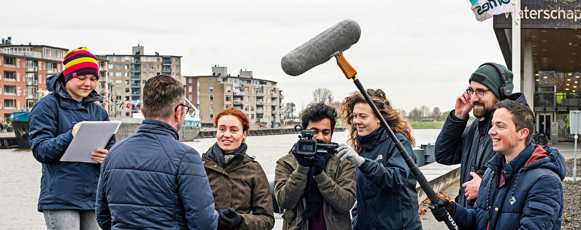 Groepje Masterstudenten River Delta Development op de kade