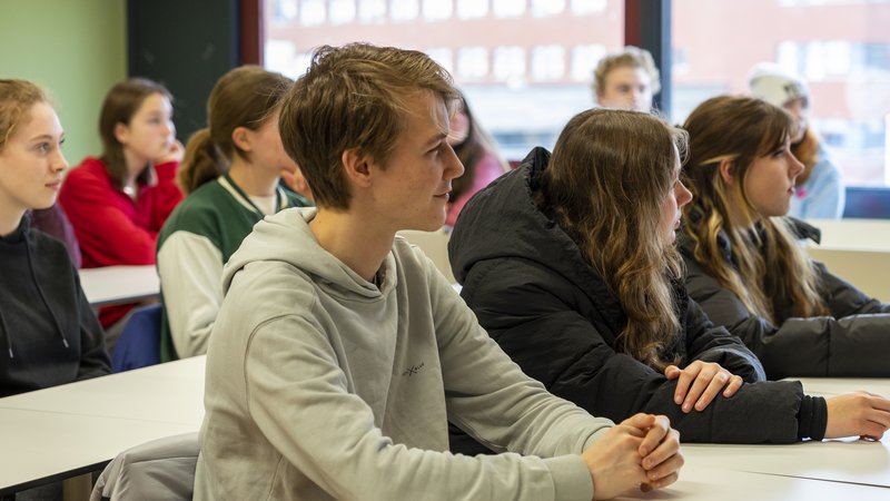 Studenten wonen les bij tijdens meeloopdag
