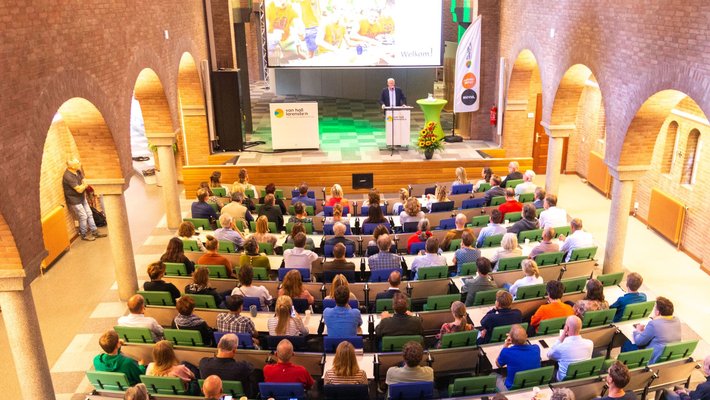 Jan van Iersel spreekt in de kapel