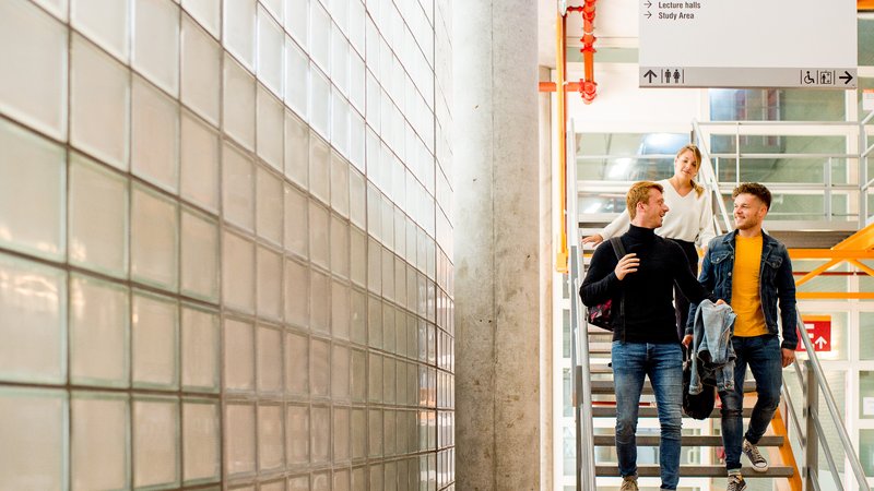 studenten-op-trap-velp