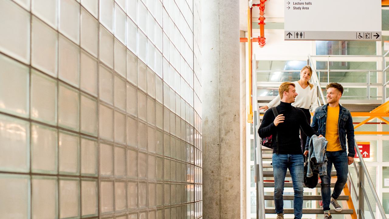 studenten-op-trap-velp