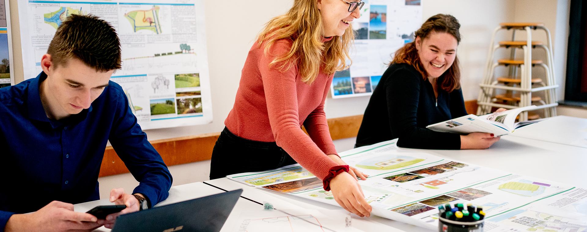Studenten HVHL Management van de Leefomgeving in klaslokaal