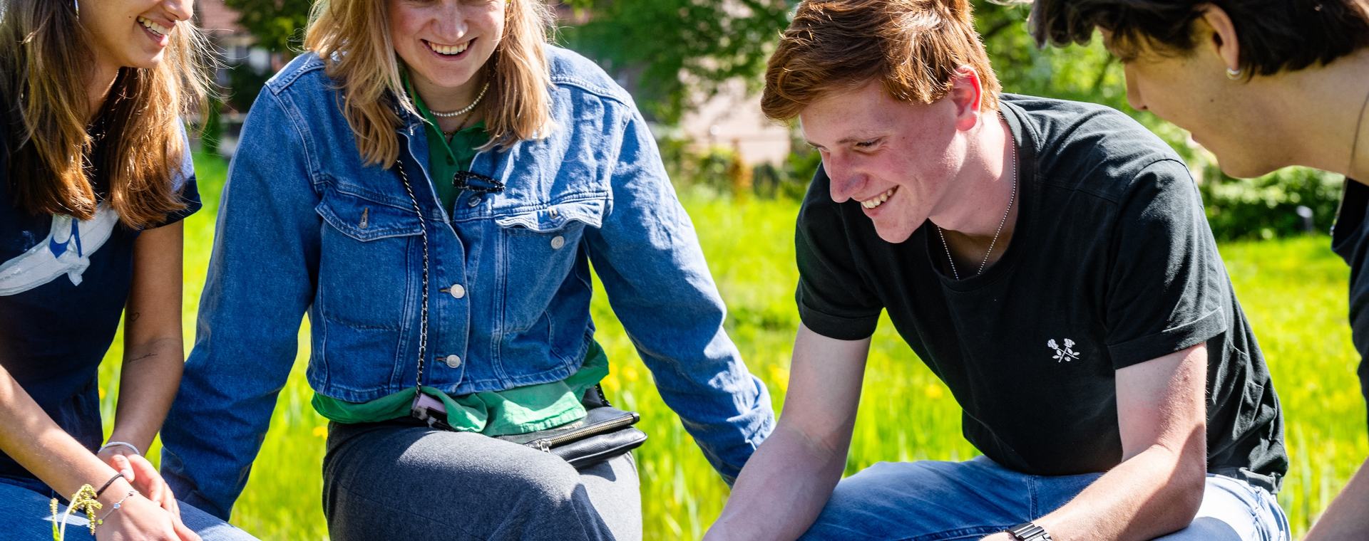 MvdL studenten buiten