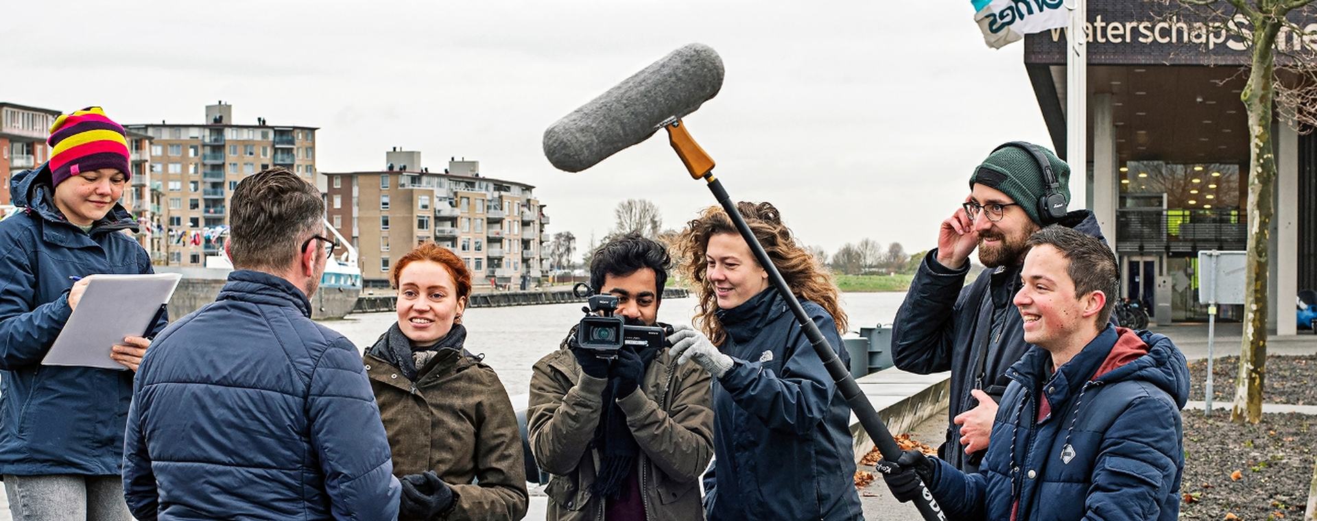 Groepje Masterstudenten River Delta Development op de kade