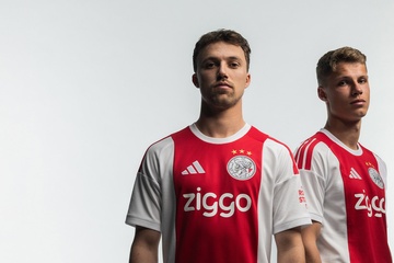 Afbeelding van Gesigneerd en ingelijst Ajax-shirt van de selectie 2026-2027