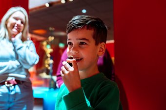 Leerling volgt multizintuiglijk programma - foto Mauro Kamunen