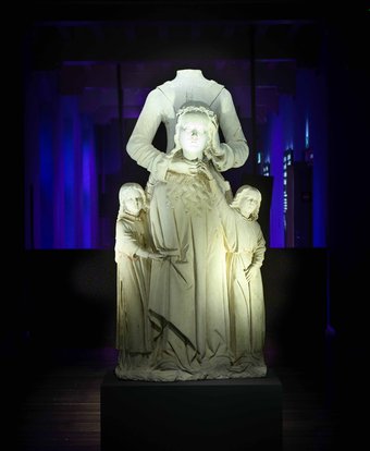 De heilige Valérie met haar hoofd in haar handen, Nevers, 1475-1500. Collectie Museé du Louvre. Foto, Mike Bink