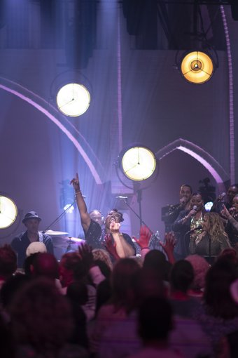 Shirma Rouse zingt tijdens het Gospel Leeft concert in samenwerking met de EO.