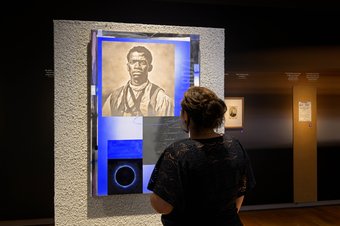 Dion Rosina, Tula (onbekend-1795) Koomen alle menschen niet voort uit een vader Adam, en Eva (2024). Foto Mike Bink.