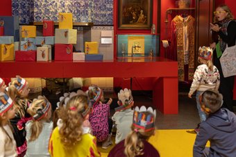 Huis van Sinterklaas (kleding) 2024 - Femke Lockefeer                                                 1 geselecteerd