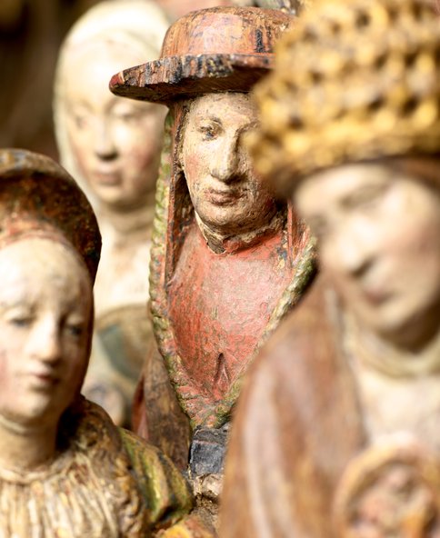 Afbeelding van een scultuur van de Meester van de Utrechtse stenenen vrouwenkop