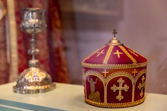 Objecten in bruikleen van Armeens Apostolische kerk Amsterdam - Foto Cindy Bakker