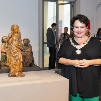 Sharon dijksma onthuld Mariabeeld, oktober 2025