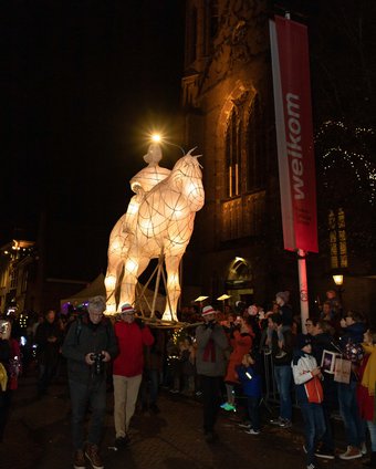 Sint Maarten sculptuur tijdens Parade in Utrecht