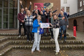 Uitreiking Vriendenloterij cheque 2025 - foto: Femke Lockefeer