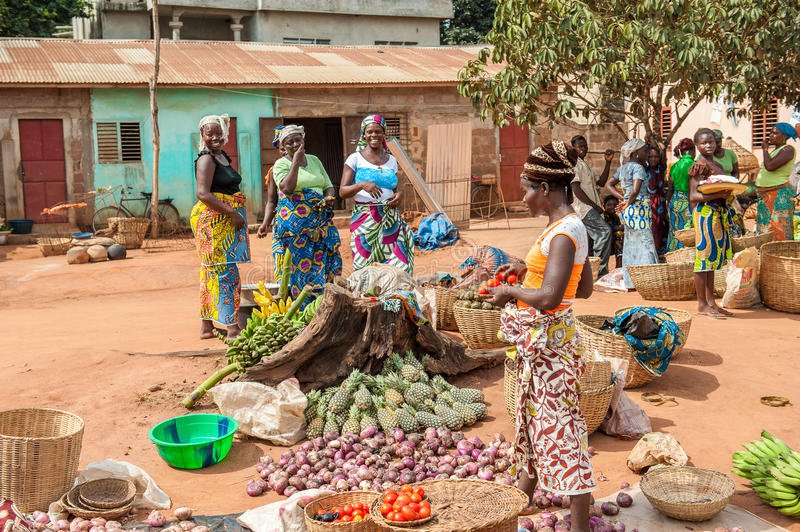 people-porto-novo-benin-mar-unidentified-beninese-woman-sells-garlic-tomatoes-local-market-suffer-poverty-52148160
