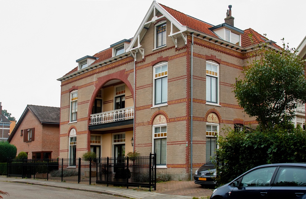 Voor- en rechterzijgevel 2016