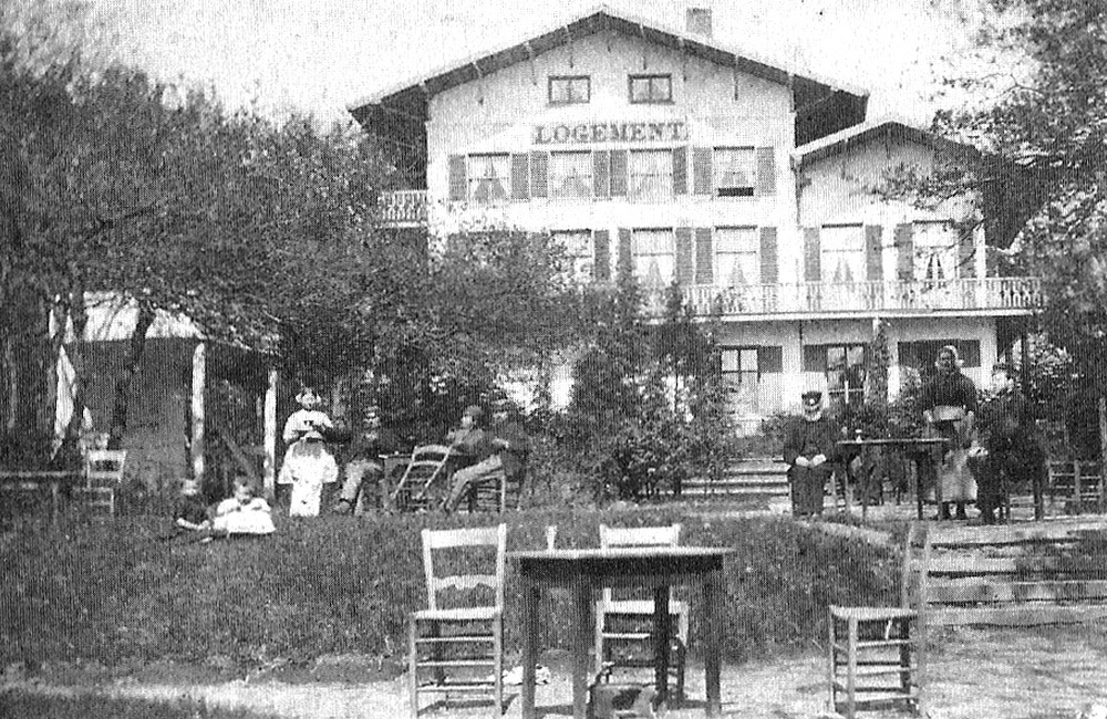 De eerste muziekkapel bij het hotel - 1917