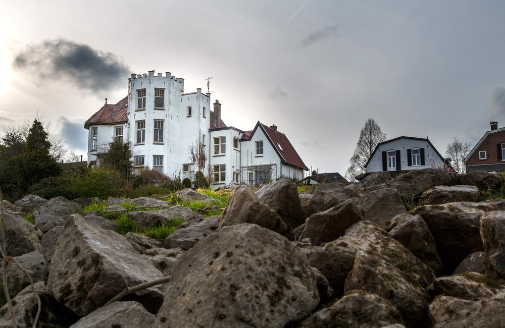 Landhuis gezien vanaf de IJssel - 2016