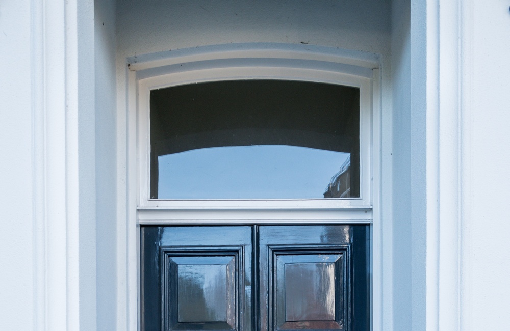 Portiek met voordeur 2016