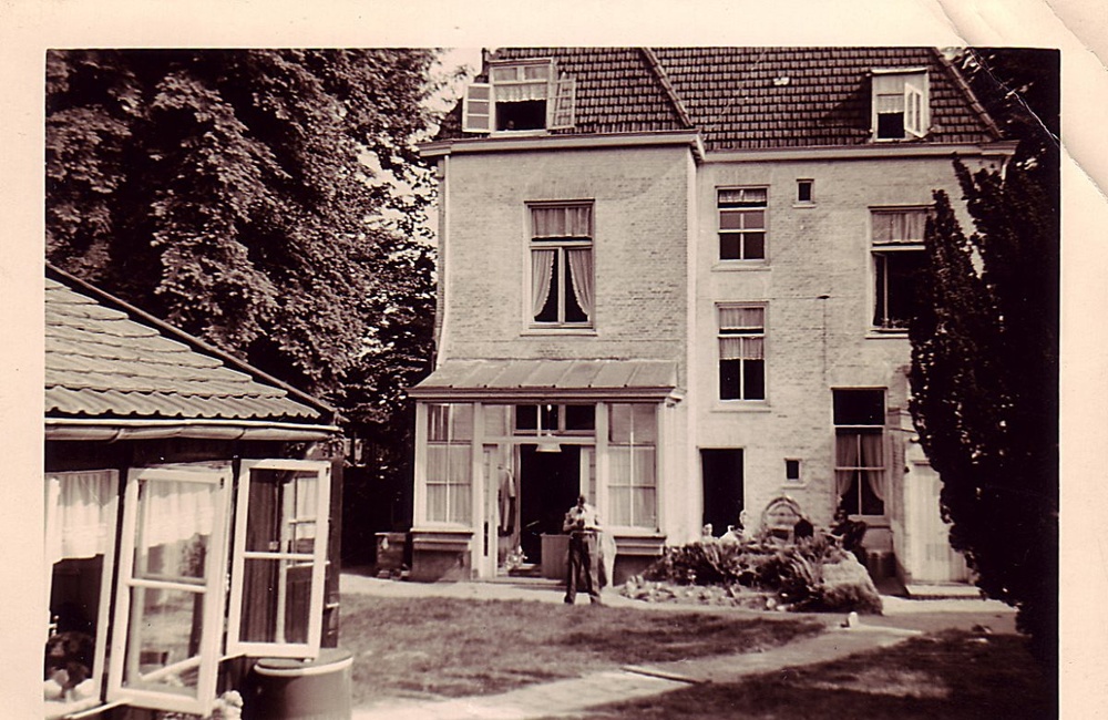 Achterzijde Pension Huize Margot - ca 1965