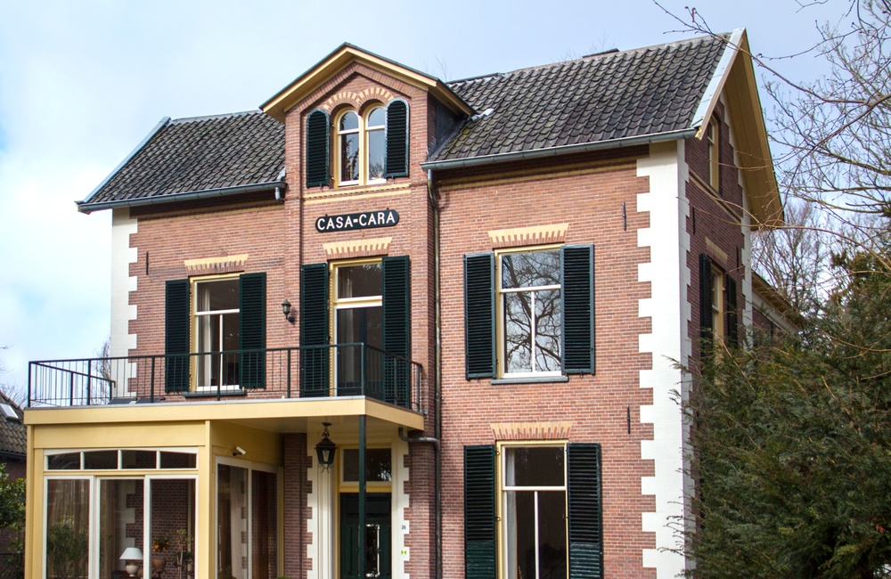 Voorgevel en rechterzijgevel Villa Casa Cara - 2016