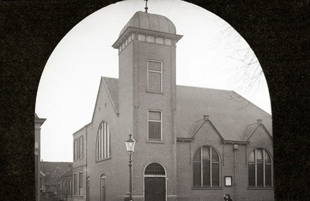Het gebouw Naderbij rond 1920