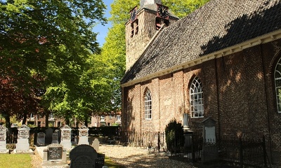 Kerk met begraakplaats
