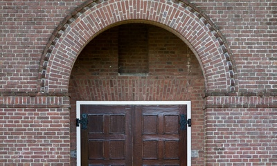 Detail voorgevel kerk