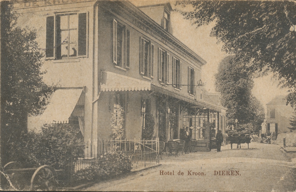 Hotel de Kroon met luifel - 1910